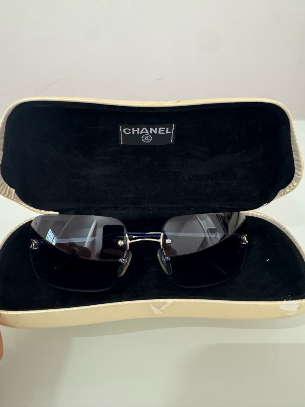 Vintage CHANEL Silver-Trim Rimless Sunglasses with Blue Gradient Lenses - Picture 7 of 11
